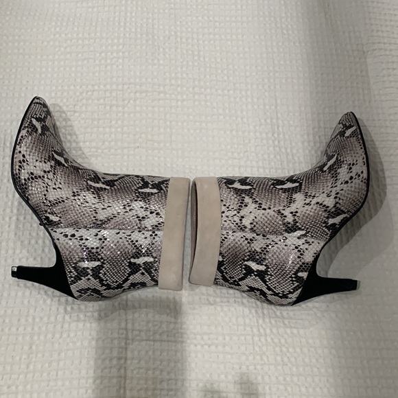 NWOT 24 Gold booties - Picture 5 of 6